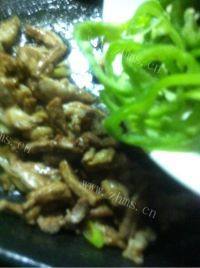 家常菜尖椒肉丝做法图解8)