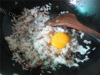 口感极佳的菜脯蛋炒饭做法图解5)