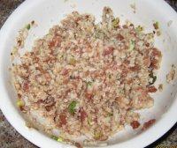 美味的藕肉水饺做法图解3)