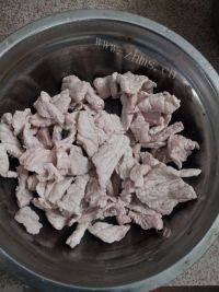 美味早餐瘦肉蔬菜粥做法图解6)