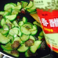 好吃的酸辣西葫芦香肠做法图解8)