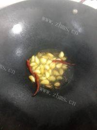 美味的麻辣虾球做法图解3)