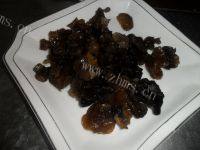 家常菜蒜薹木耳炒肉丝做法图解1)