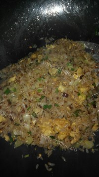 简单的包菜蛋炒饭