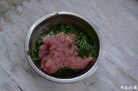 美味的韭菜肉饼做法图解4)