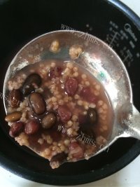 软熟的双豆小米粥做法图解5)