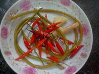 常吃不腻的金针菇炒肉做法图解3)
