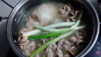 家常菜土豆烧肥肠做法图解4)