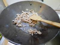 家常菜毛豆炒肉丝做法图解7)