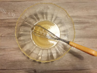 自制广式莲蓉蛋黄月饼做法图解1)
