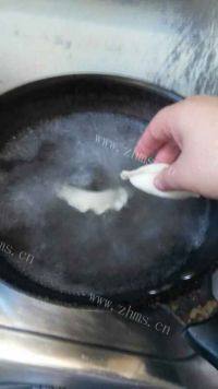 好吃的猪肉芹菜饺做法图解13)