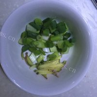 美味的酸辣土豆粉做法图解3)