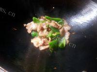家常菜青椒炒五花肉做法图解8)