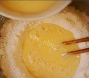 自制紫薯毛毛虫面包做法图解1)