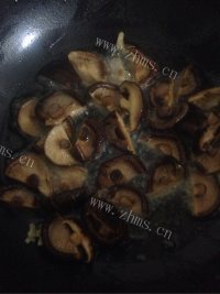好吃的香菇炒甘蓝做法图解3)