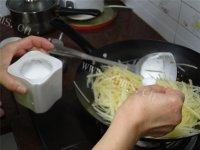 记忆中的醋溜土豆丝做法图解6)