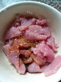 美味的紫菜瘦肉汤做法图解2)
