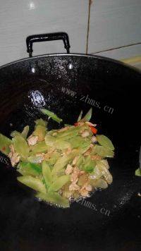 鲜香美味莴笋炒肉做法图解5)