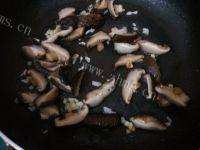 家常菜香菇炖豆腐做法图解8)