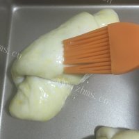自制蜜豆面包卷做法图解10)