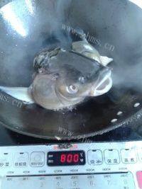 滋补的鱼头豆腐汤做法图解6)