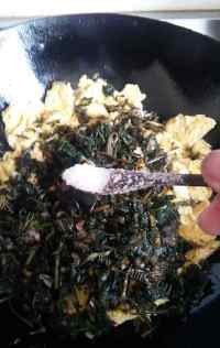 珍馐美味的蒲公英炒鸡蛋做法图解8)