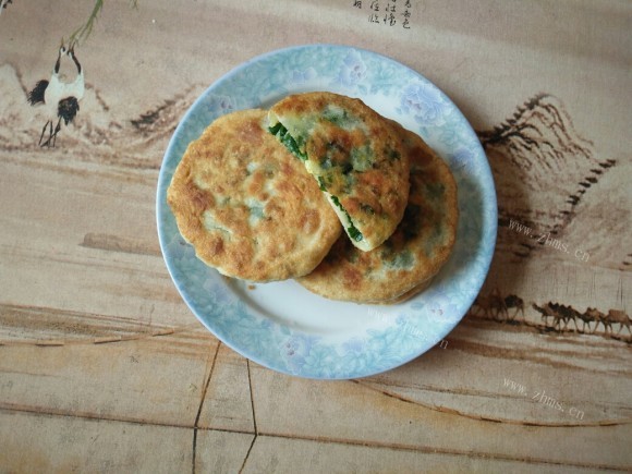 色泽鲜亮的韭菜鸡蛋馅饼