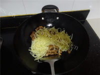 家常菜土豆丝炒肉做法图解4)