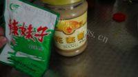 诱人的凉拌皮蛋豆腐做法图解2)