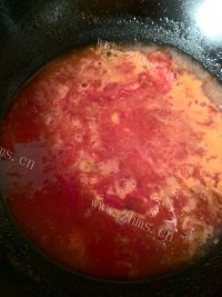 美味的西红柿紫菜鸡蛋汤做法图解5)