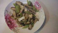 家常菜青椒炒香菇