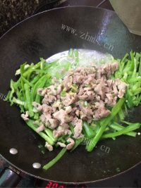家常菜青椒炒肉做法图解8)