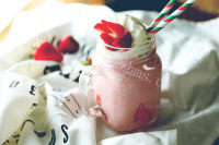 甜甜的草莓奶昔的做法图解八