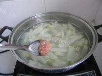 美味的冬瓜肉丸汤做法图解8)