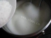 垂涎欲滴的原味戚风蛋糕做法图解3)