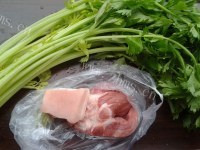 我的芹菜炒肉做法图解1)