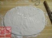 自制腊肠烤饼做法图解6)