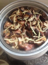 家常菜香菇蒸鸡做法图解5)