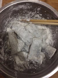 色味俱佳的糖醋带鱼做法图解2)