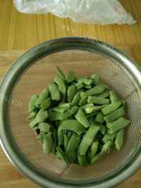 家常菜四季豆炒肉做法图解2)