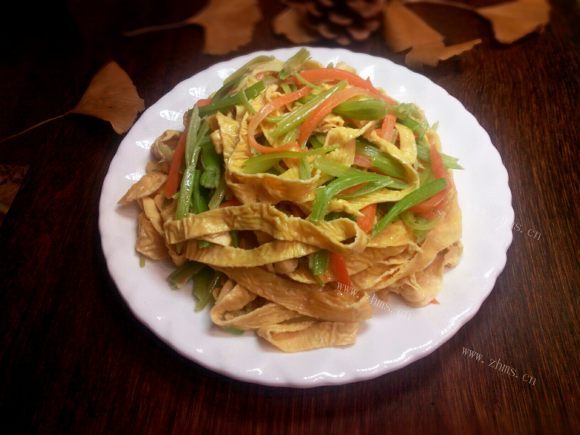 质嫩爽口的芹菜炒豆皮