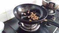 下酒菜青椒炒肉做法图解2)