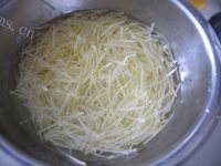 家常菜酸辣土豆丝做法图解2)
