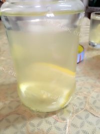 色泽鲜亮的蜂蜜柠檬茶做法图解4)