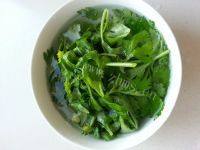 好味的凉拌芹菜叶做法图解1)