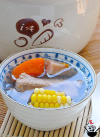 美味的莲藕排骨汤做法图解6)