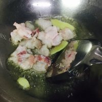 家常笋干闷五花肉做法图解3)