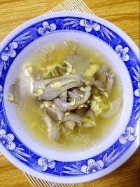 美味的鸡蛋蘑菇汤