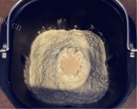 简单豆沙馅蘑菇包做法图解2)