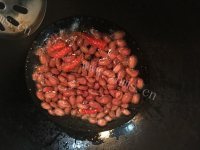 下酒菜油炸花生做法图解3)